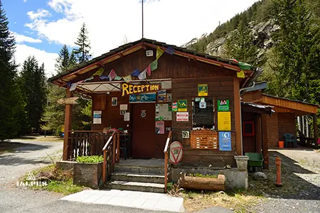 Vallée d'Aoste, camping Paradis dans le parc national du Grand Paradis.