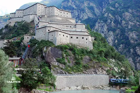 Vallée d'Aoste, le Fort de Bard.