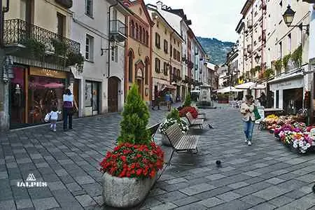 Via Croix de Ville, Aoste, Italie