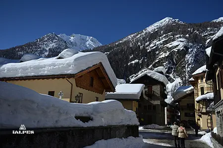 Vallée d'Aoste, station de Gressoney-Stafall au pied du Mont Rose.