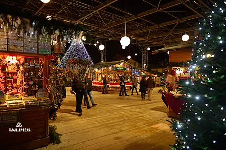 Vallée d'Aoste, marché de Noël au centre ville d'Aoste.