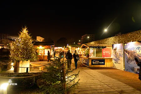 Vallée d'Aoste, Aoste, rue commerçante à Noël.
