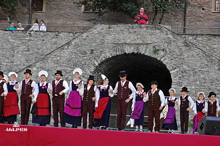 Vallée d'Aoste,  groupe folklorique la Badoche.
