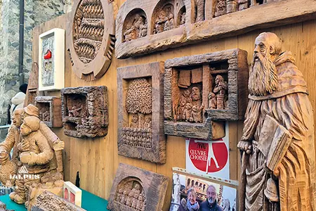 Artisanat traditionnel en bois à la Foire de Saint-Ours à Aoste