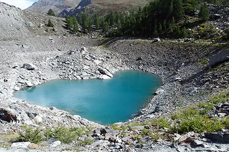 Vallée d'Aoste, lac du glacier de Miage dans le Val-Veni.