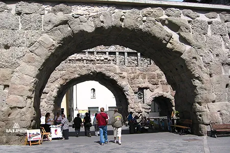 Aoste, les portes prétoriennes.