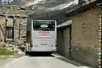 Vallée d'Aoste, ligne de bus du parc du Grand Paradis dans la Valsavarenche. 